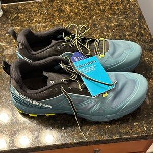 NWT Scarpa Teal and Black Hiking shoe